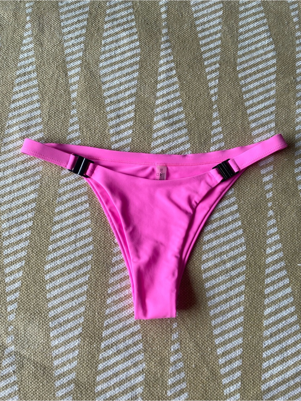 4/$20➡️ Zaful Hot Pink Bikini Bottom with Side Clips – Size 6 EUC